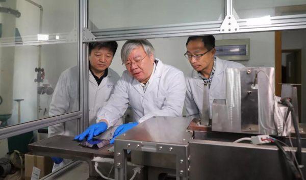浙江大学在玻璃新材料技术研发和产业化方面,取得了丰硕成果.